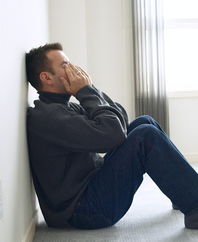 男性睾丸肿胀疼痛是咋回事呢